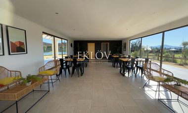 Parcela de 5.000 mts2, Con casa sin terminar