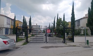 BONITA CASA EN ESQUINA