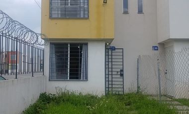 BONITA CASA EN ESQUINA