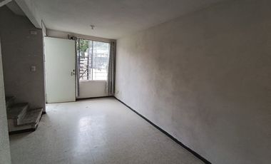 BONITA CASA EN ESQUINA