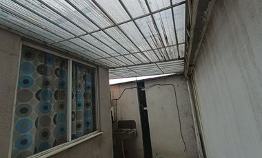 BONITA CASA EN ESQUINA