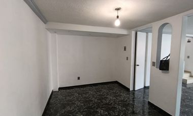 BONITA CASA EN PRIVADA Y EXCEENTE UBICACION