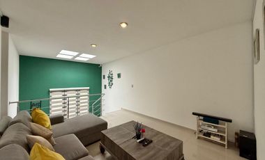 Casa en privada en renta en Metepec, con garage techado, estudio, jardín a una cuadra de avenida Tecnológico.