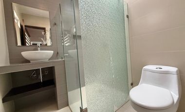 Casa en privada en renta en Metepec, con garage techado, estudio, jardín a una cuadra de avenida Tecnológico.
