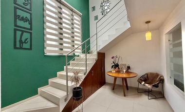 Casa en privada en renta en Metepec, con garage techado, estudio, jardín a una cuadra de avenida Tecnológico.