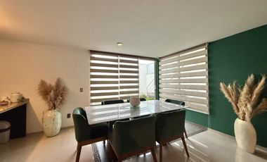 Casa en privada en renta en Metepec, con garage techado, estudio, jardín a una cuadra de avenida Tecnológico.