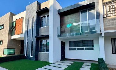 ¡Casa Amueblada en Renta en Privada Jardines de Hacienda!