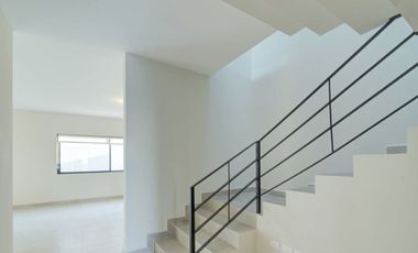 AMPLIA CASA EN RENTA EN RINCON DE ENCINOS