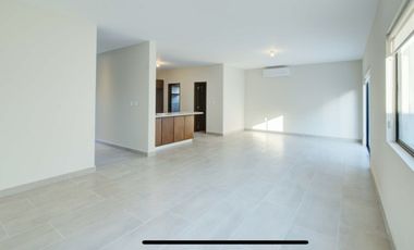 AMPLIA CASA EN RENTA EN RINCON DE ENCINOS