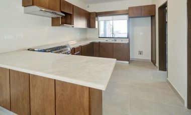 AMPLIA CASA EN RENTA EN RINCON DE ENCINOS