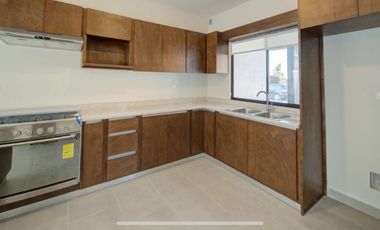 AMPLIA CASA EN RENTA EN RINCON DE ENCINOS