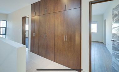 AMPLIA CASA EN RENTA EN RINCON DE ENCINOS