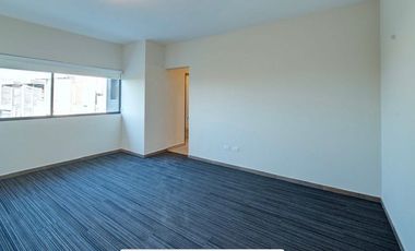 AMPLIA CASA EN RENTA EN RINCON DE ENCINOS