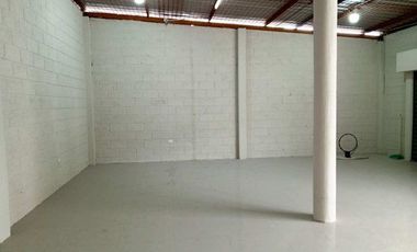 Se renta local comercial cerca al centro, Machala