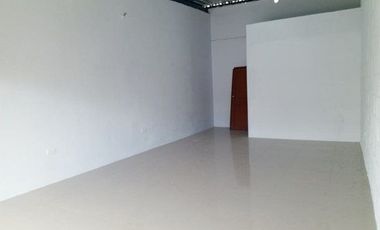 Se renta local comercial cerca al centro, Machala