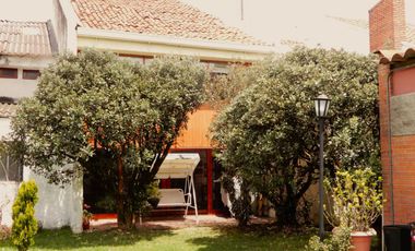 Iluminada!!!! Remodelada y Con Salida a Zonas verdes con Cerramiento