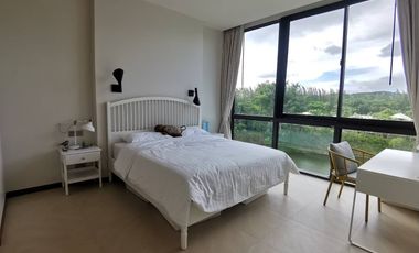 Lakeside living, in the most prestigious low rise condo unit at Khao Yai.  136 sq meter duplex, 2 bedrooms 2 bathrooms.