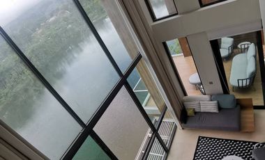 Lakeside living, in the most prestigious low rise condo unit at Khao Yai.  136 sq meter duplex, 2 bedrooms 2 bathrooms.
