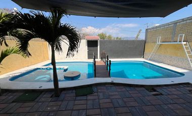 CASA EN VENTA, CON ALBERCA, YAUTEPEC, MORELOS