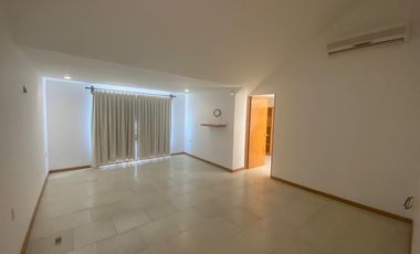 RENTA DE CASA EN PRADOS DEL CAMPESTRE