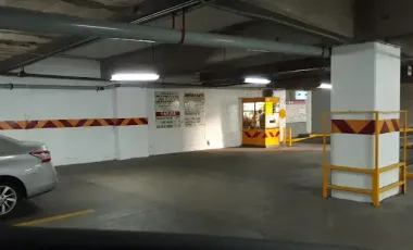 Oficina en renta con Excelente Ubicación en Zona Dorada de Irapuato, PLANTA BAJA (COMPLETA)