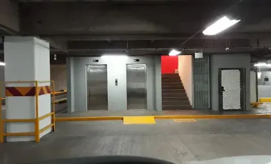 Oficina en renta con Excelente Ubicación en Zona Dorada de Irapuato, PLANTA BAJA (COMPLETA)