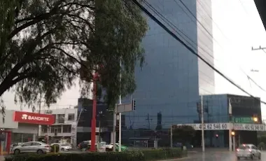 Oficina en renta con Excelente Ubicación en Zona Dorada de Irapuato, PLANTA BAJA ( OPC. 1)