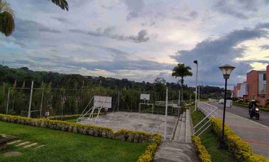 ,🏠vendo hermosa casa Duplex Pereira