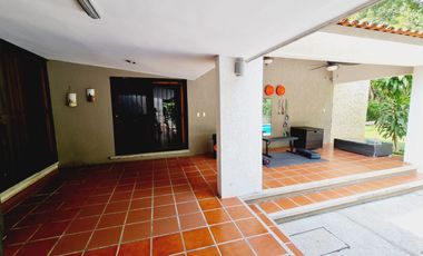Se vende residencia de un solo nivel con mezzanine  en el Fraccionamiento Club Campestre
