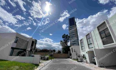 Lote en venta, ubicado en fraccionamiento cerrado, último lote de la privada, residencial Diamante a 5 minutos de Angelópolis centro comercial y hospital Ángeles.