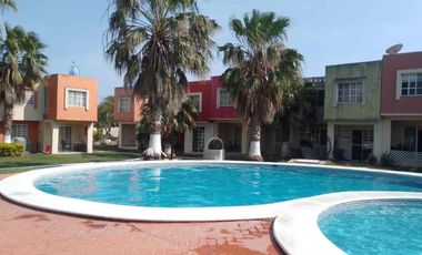 Casa de 4 recámaras, amueblada, y con alberca, en Bonaterra, Veracruz