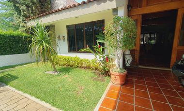 Se vende residencia de un solo nivel con mezzanine  en el Fraccionamiento Club Campestre