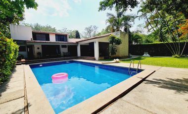 Se vende residencia de un solo nivel con mezzanine  en el Fraccionamiento Club Campestre
