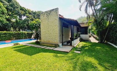 Se vende residencia de un solo nivel con mezzanine  en el Fraccionamiento Club Campestre