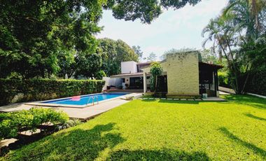 Se vende residencia de un solo nivel con mezzanine  en el Fraccionamiento Club Campestre