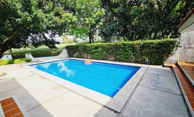 Se vende residencia de un solo nivel con mezzanine  en el Fraccionamiento Club Campestre