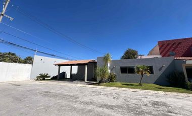 CASA DE UN NIVEL EN RENTA COTO LOS OLMOS, AL SUR DE LA CIUDAD