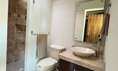 CASA DE UN NIVEL EN RENTA COTO LOS OLMOS, AL SUR DE LA CIUDAD