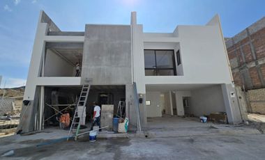 Casas en venta   diseño arquitectónico moderno de tres niveles en el Fraccionamiento El Diamante.