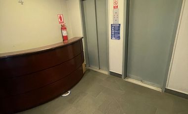 Hermosa oficina en un piso completo