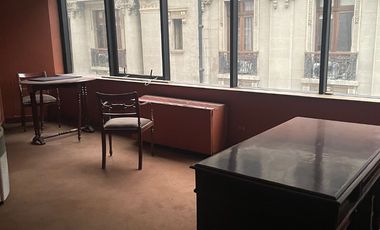 Hermosa oficina en un piso completo
