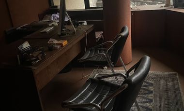 Hermosa oficina en un piso completo