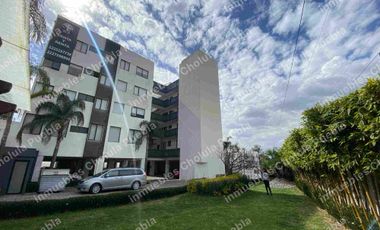 Departamento amueblado de 3 recámaras, vigilancia 24/7, ubicado a 5 minutos de UDLAP sobre periférico.