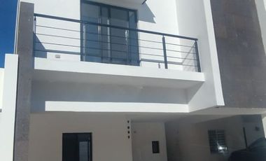 CASA EN VENTA EN PRADOS DE SAN LORENZO