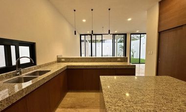 Casa en Venta de 3 Recámaras en Temozón Norte