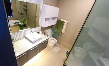 For Rent: Studio with Balcony and Seaview at The Reef Mactan