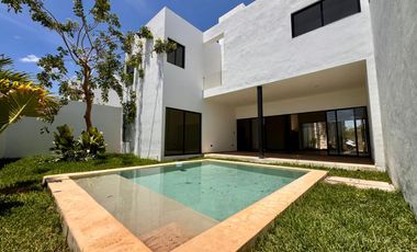 CASA EN VENTA EQUIPADA CON 1 RECÁMARA EN PB Y 3 RECÁMARAS EN PLANTA ALTA EN DZITYA