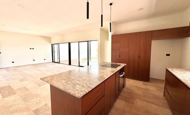 CASA EN VENTA EQUIPADA CON 1 RECÁMARA EN PB Y 3 RECÁMARAS EN PLANTA ALTA EN DZITYA