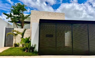 CASA EN VENTA EQUIPADA CON 1 RECÁMARA EN PB Y 3 RECÁMARAS EN PLANTA ALTA EN DZITYA
