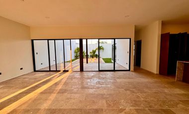 CASA EN VENTA EQUIPADA CON 1 RECÁMARA EN PB Y 3 RECÁMARAS EN PLANTA ALTA EN DZITYA